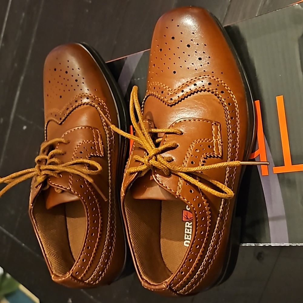 Deer stags boys dress shoes 13 1/2